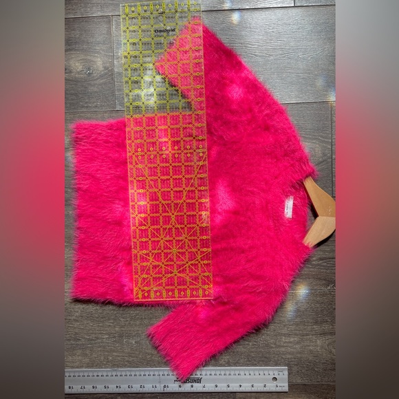 S If it were me Hot Pink Bubble gum crop top. ULTRA soft. Clueless 90’s - Picture 6 of 6